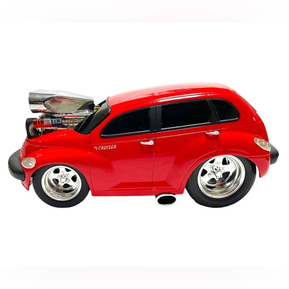 Vintage 2001 Funline Red PT Cruiser Muscle Machine Die-cast Car 1/18